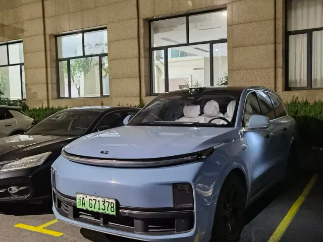 Фотография автомобиля — Li Auto L8