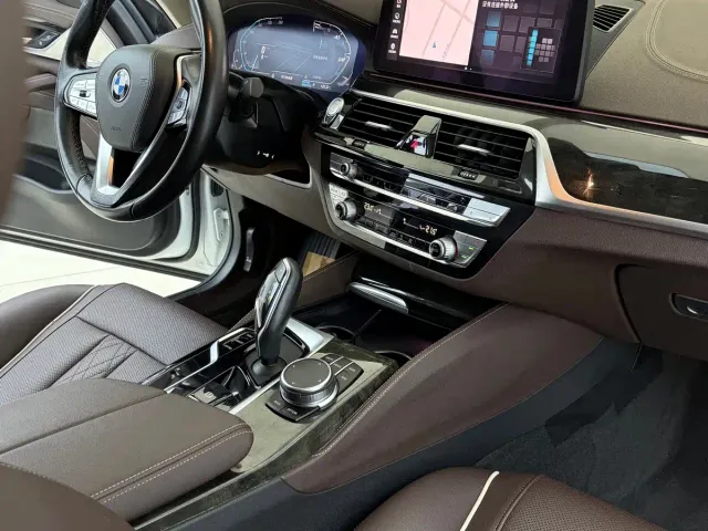 BMW 5 Series — Фото автомобиля 12