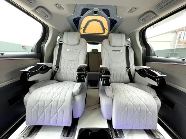 Toyota Sienna — Фото автомобиля 11