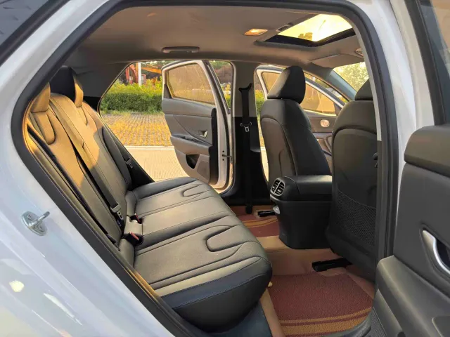 Hyundai Elantra — Фото автомобиля 10