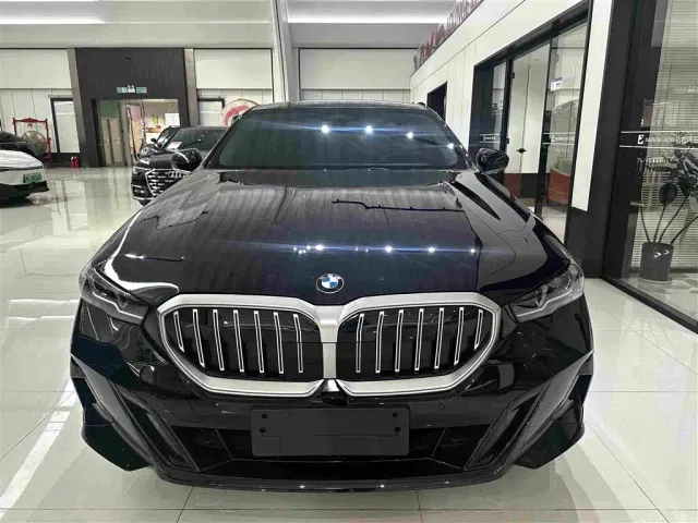 BMW 5 Series — Фото автомобиля 2