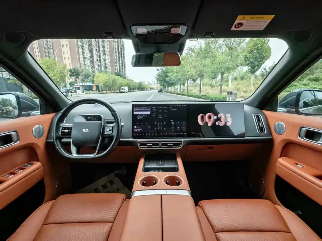 Li Auto L8 — Фото автомобиля 17