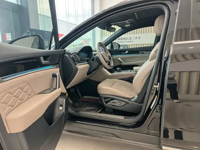 BYD Tang — Фото автомобиля 7