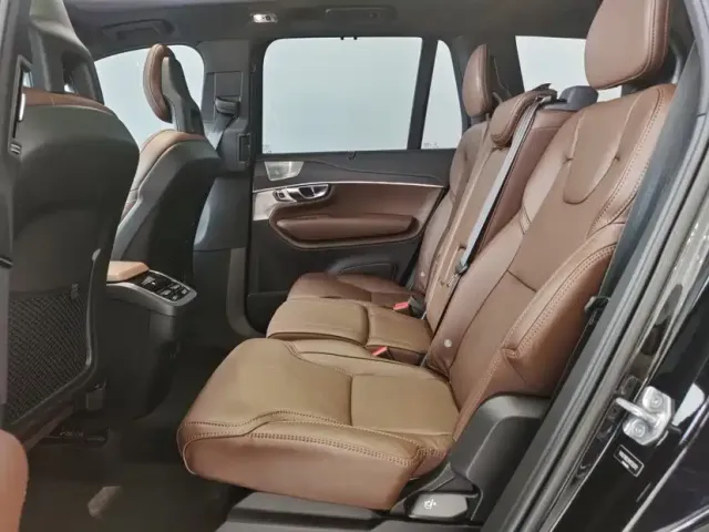 Volvo XC90 — Фото автомобиля 9