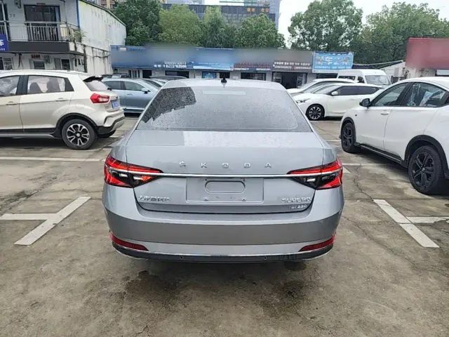Skoda Superb — Фото автомобиля 5