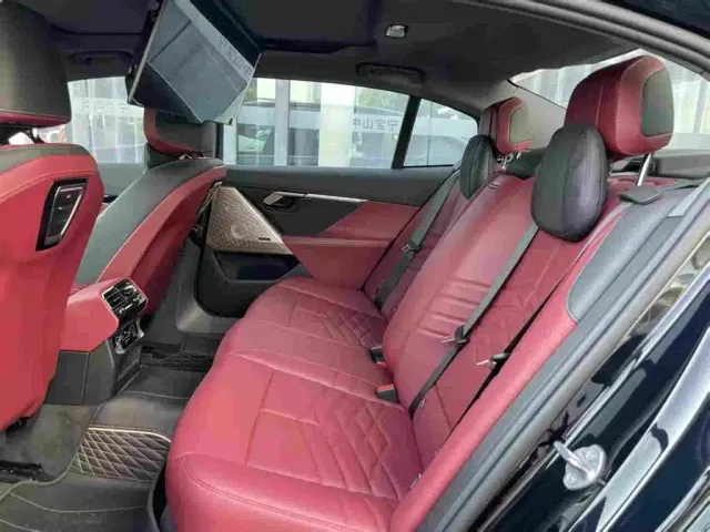 BMW 5 Series — Фото автомобиля 4