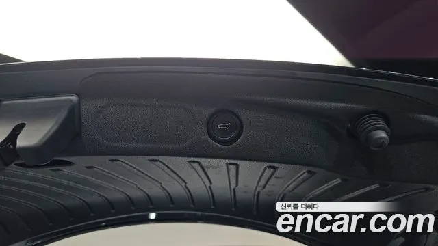 Tesla Model 3 — Фото автомобиля 23