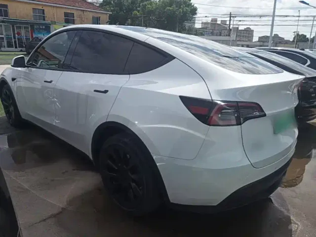 Tesla Model Y — Фото автомобиля 4