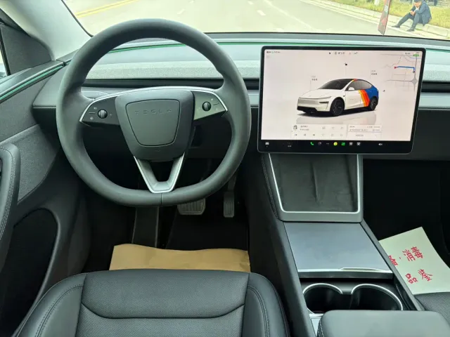 Tesla Model Y — Фото автомобиля 6