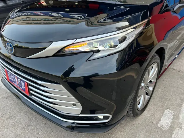Toyota Sienna — Фото автомобиля 28