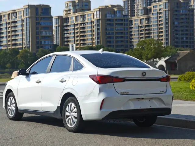 Changan Eado — Фото автомобиля 2
