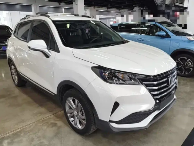 Changan CS15 — Фото автомобиля 3