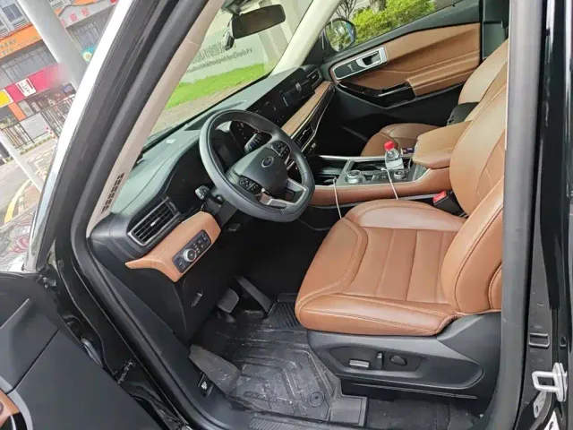 Ford Explorer — Фото автомобиля 11