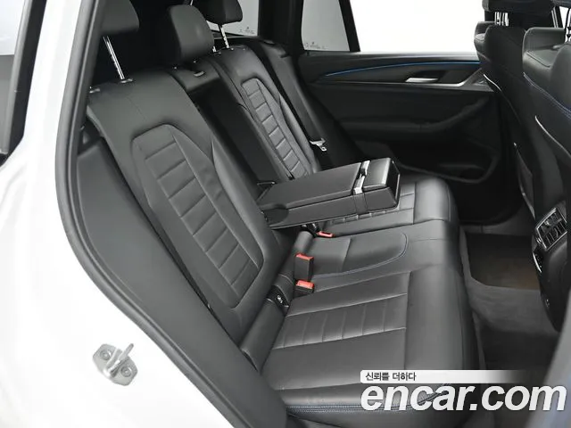 BMW iX3 — Фото автомобиля 12