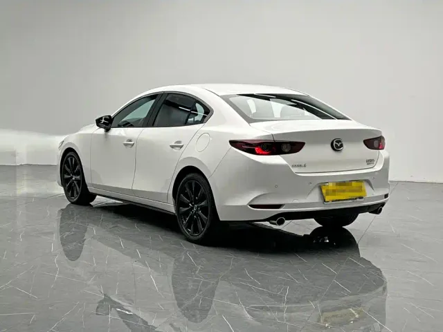 Mazda Axela — Фото автомобиля 4
