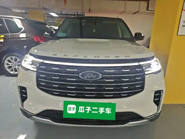 Ford Explorer — Фото автомобиля 2