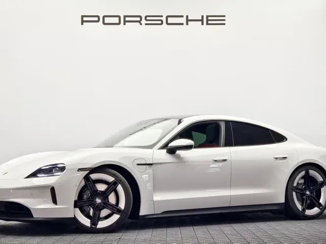 Фотография автомобиля — Porsche Taycan