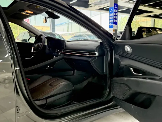 Hyundai Elantra — Фото автомобиля 9