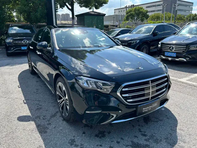 Mercedes-Benz E-Class — Фото автомобиля 3