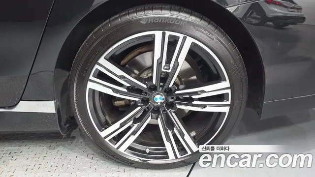 BMW i7 G70 — Фото автомобиля 6