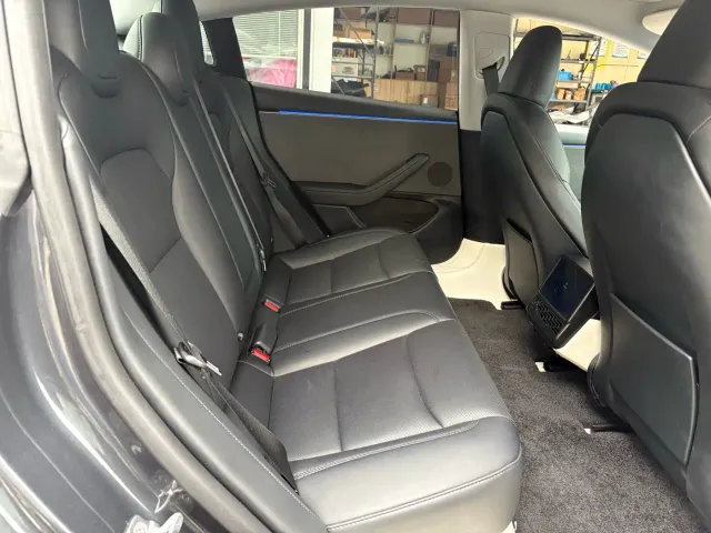 Tesla Model 3 — Фото автомобиля 10