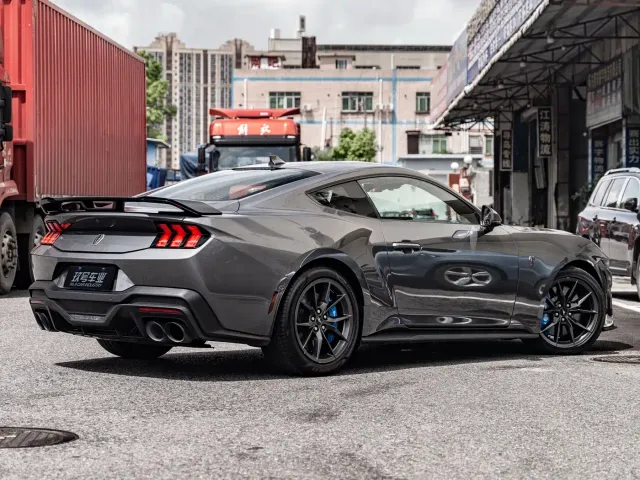 Ford Mustang — Фото автомобиля 3