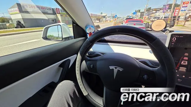 Tesla Model Y — Фото автомобиля 8