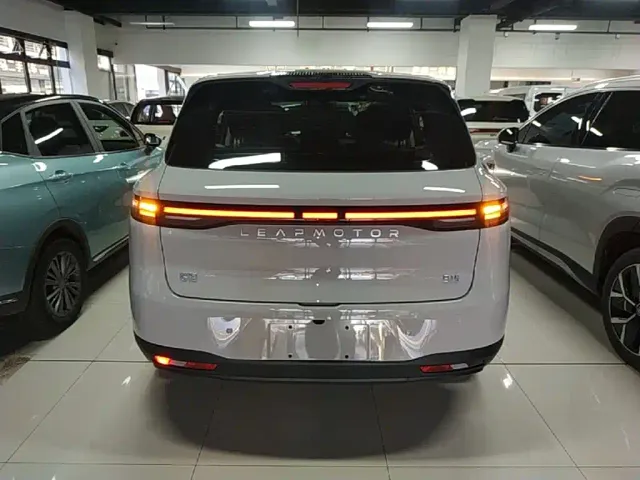 Leapmotor B10 — Фото автомобиля 5