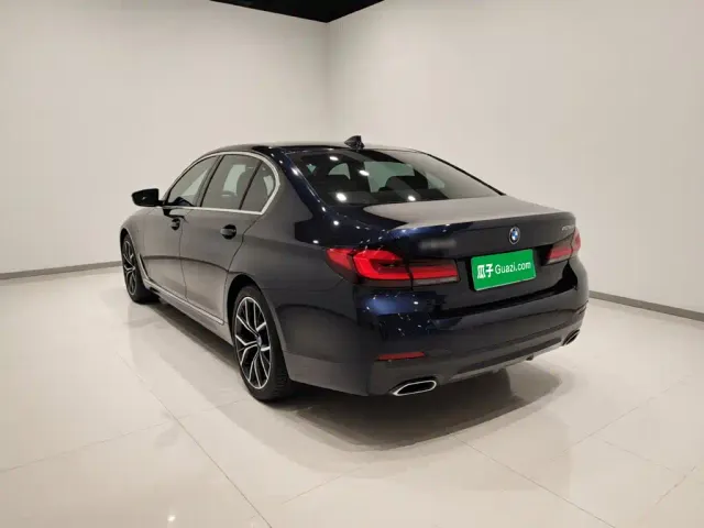 BMW 5 Series — Фото автомобиля 4