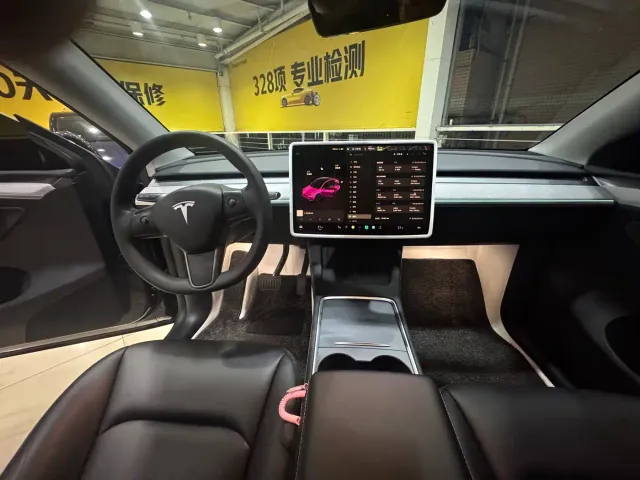Tesla Model Y — Фото автомобиля 11