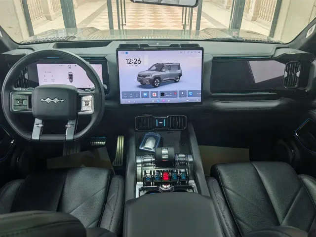 BYD FangChengBao Leopard 8 — Фото автомобиля 11