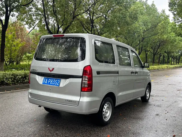 Wuling Hongguang V — Фото автомобиля 6