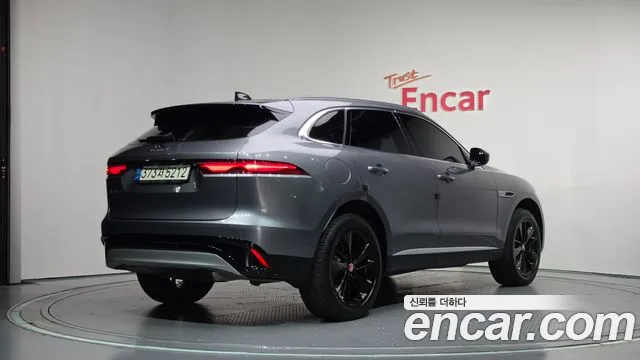 Jaguar F-Pace — Фото автомобиля 2
