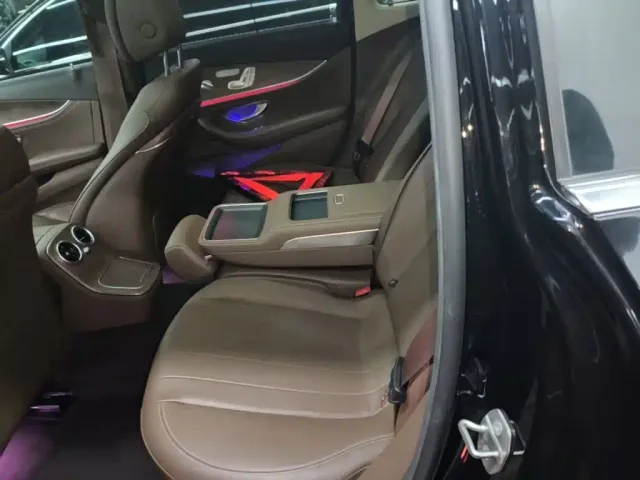 Mercedes-Benz E-Class — Фото автомобиля 16