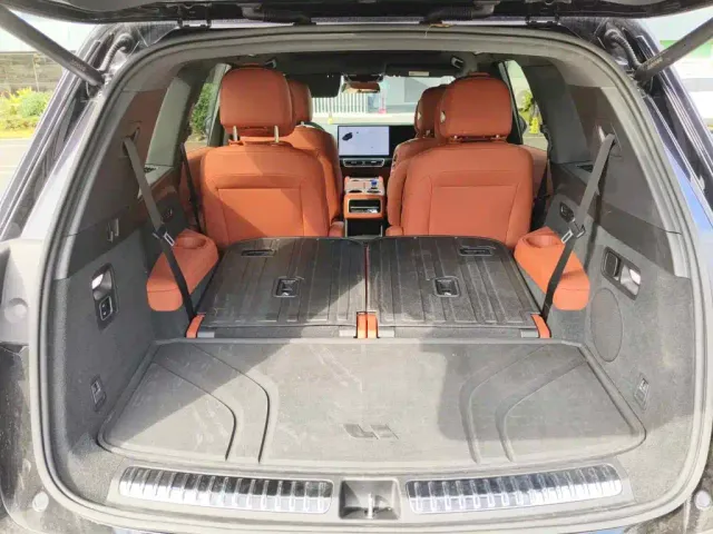 Li Auto L8 — Фото автомобиля 13