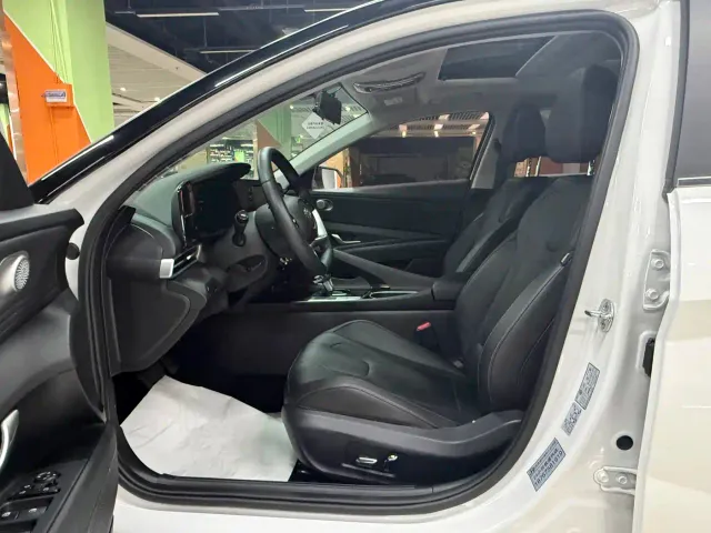 Hyundai Elantra — Фото автомобиля 4