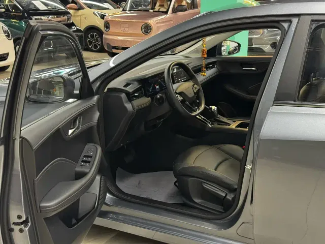 Roewe i5 — Фото автомобиля 4