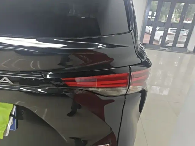 Toyota Sienna — Фото автомобиля 7