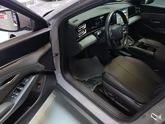 BYD Qin L — Фото автомобиля 15