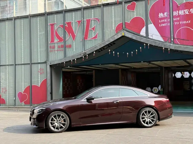 Mercedes-Benz E-Class — Фото автомобиля 16