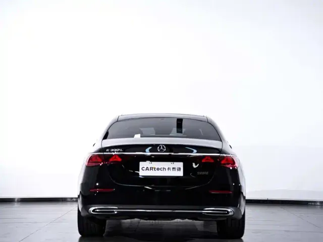 Mercedes-Benz E-Class — Фото автомобиля 7
