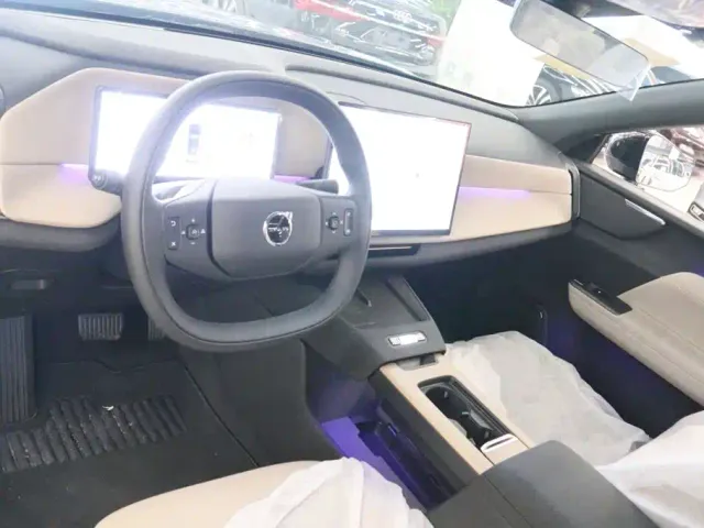 Volvo XC70 Plug-in Hybrid — Фото автомобиля 18