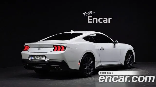 Ford Mustang — Фото автомобиля 2