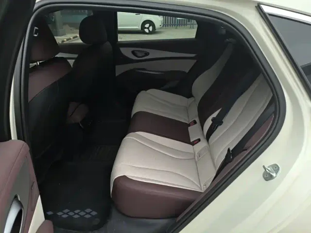 BYD Seal 07 DM-i — Фото автомобиля 16