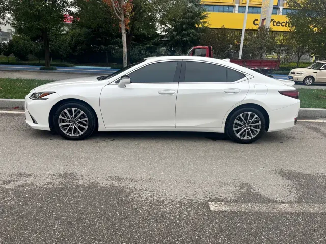 Lexus ES — Фото автомобиля 16