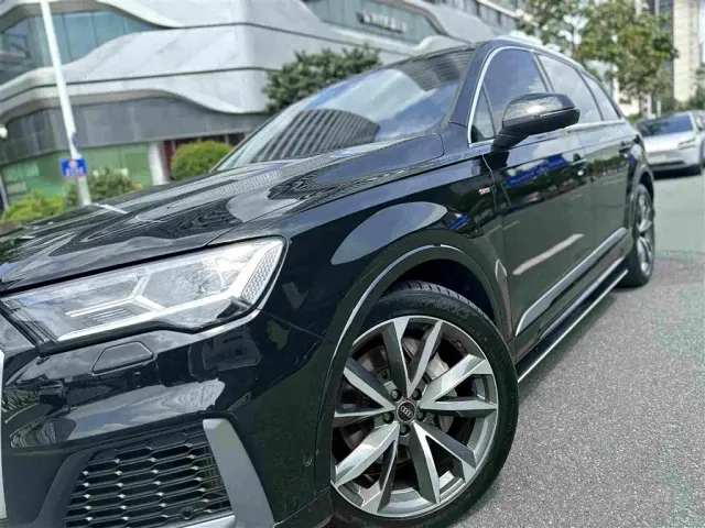 Audi Q7 — Фото автомобиля 12