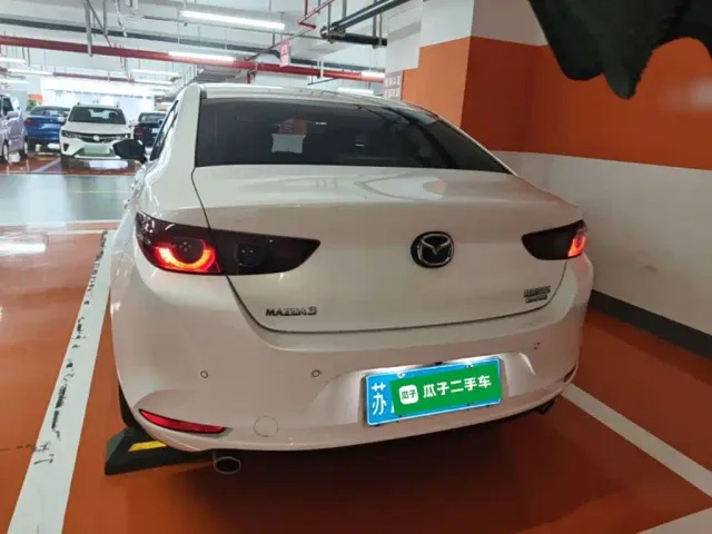 Mazda Axela — Фото автомобиля 5
