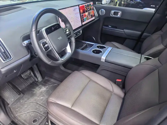 Li Auto L8 — Фото автомобиля 5