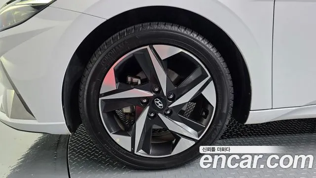 Hyundai Avante CN7 — Фото автомобиля 5