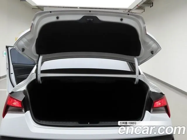 Hyundai Avante — Фото автомобиля 5